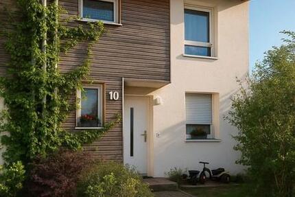 Idyllisches KFW55 REH in Karlsfeld mit Luxusbad, PV-Anlage