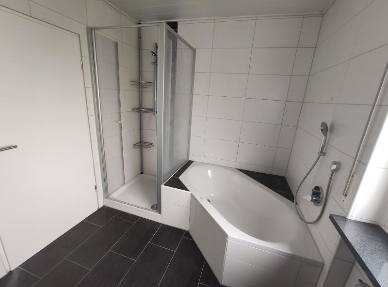 3- Zi. DG Wohnung mit 2 Balkonen und Garage