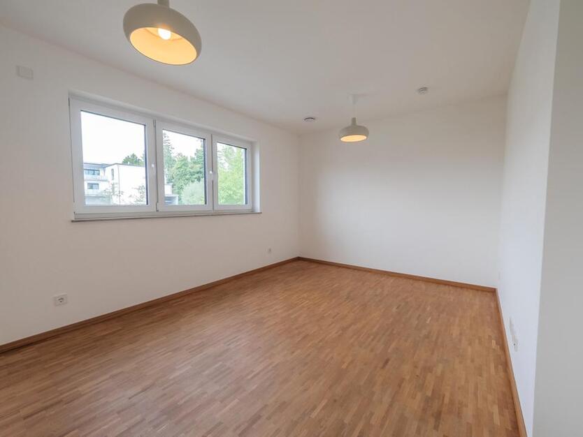 Grafrath - Spacious semi-detached house with sunny garden - temporary rental!
