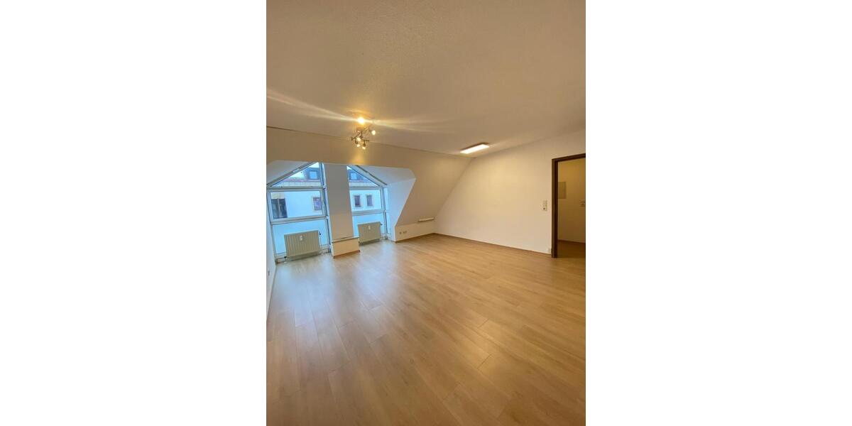Dachgeschoßwohnung Bayreuth City - 2 Zimmer, 62 m&sup2;, 680&euro; | Angebot:25053283