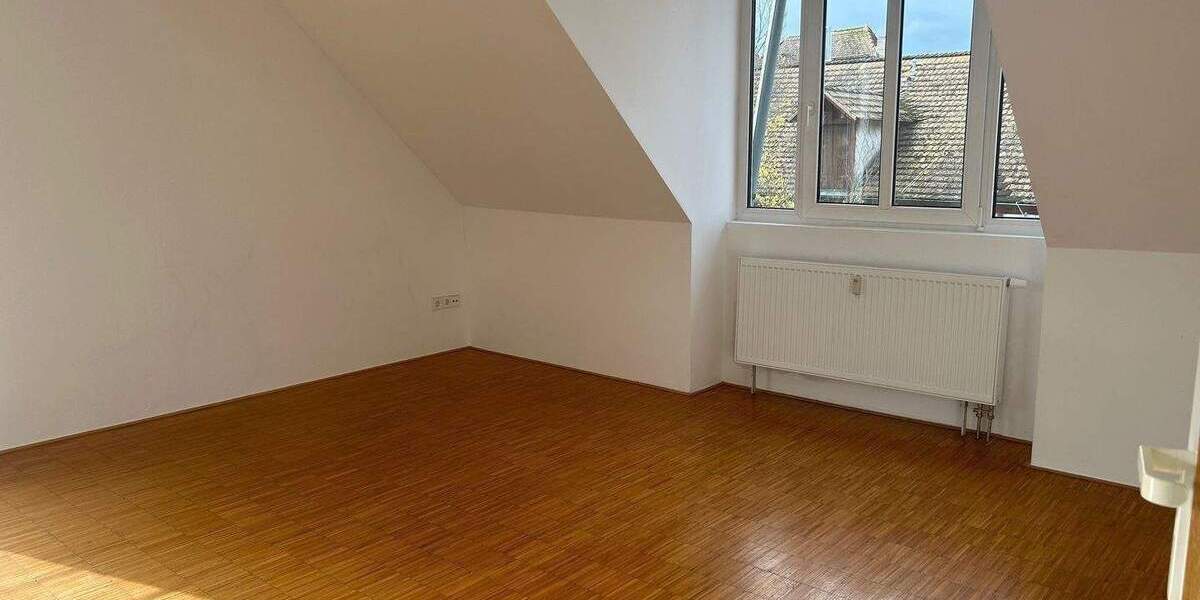 Etagenwohnung Weißenfels - 3 Zimmer, 109 m&sup2;, 800&euro; | Angebot:25770425