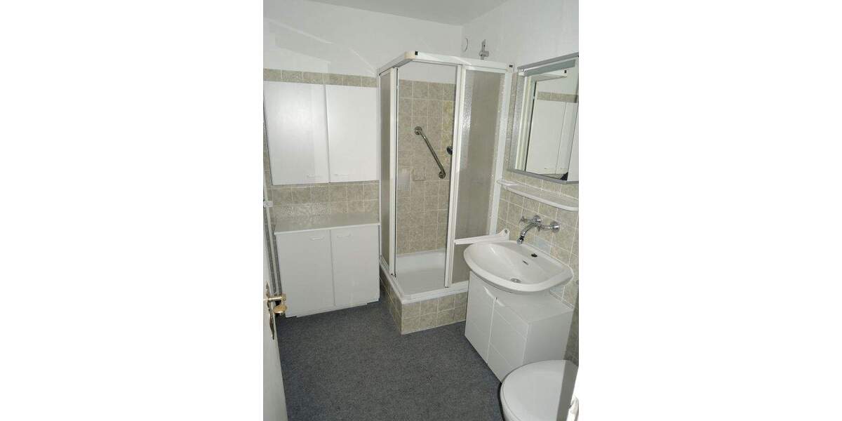 Helle, gepflegte und seniorengerechte Etagenwohnung mit Fahrstuhl und großer Dachterrasse direkt in der Innenstadt 3 zimmer