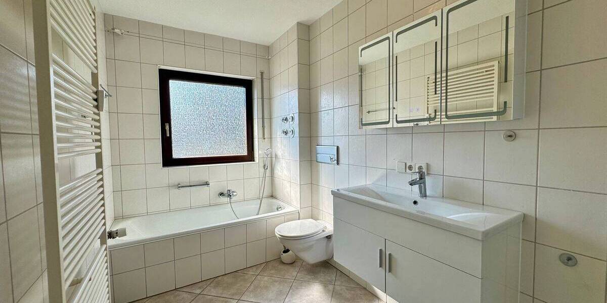 Etagenwohnung Baden-Baden Innenstadt - 3 Zimmer, 105 m&sup2;, 1.250&euro; | Angebot:26730777