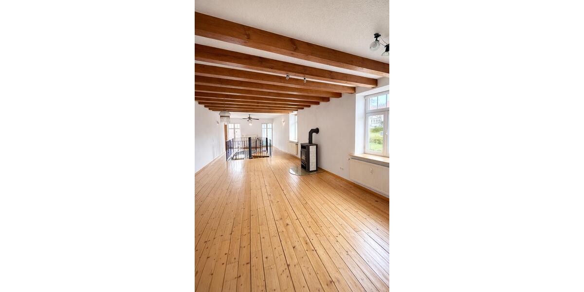 Etagenwohnung Einbeck - 4 Zimmer, 150 m&sup2;, 1.050&euro; | Angebot:26021990