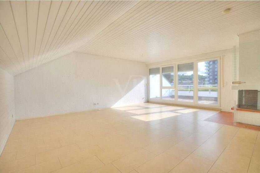 Helle 4-Zimmer-Wohnung mit Loggia und Garage