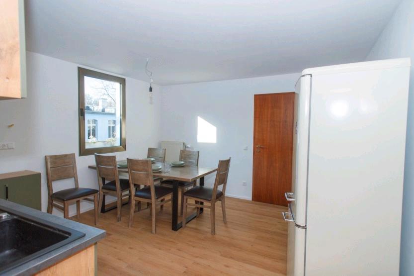 WG-Zimmer in 4er Frauen-WG im Herzen Biebrichs 1 zimmer