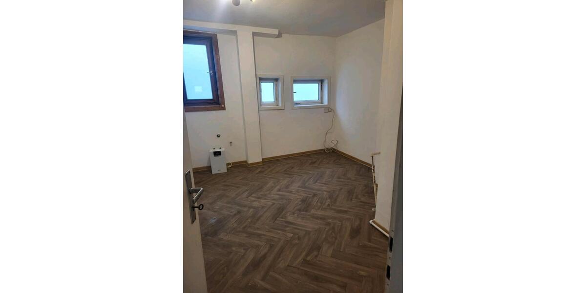 Etagenwohnung Zell am Main - 4.5 Zimmer, 105 m&sup2;, 1.100&euro; | Angebot:26582309