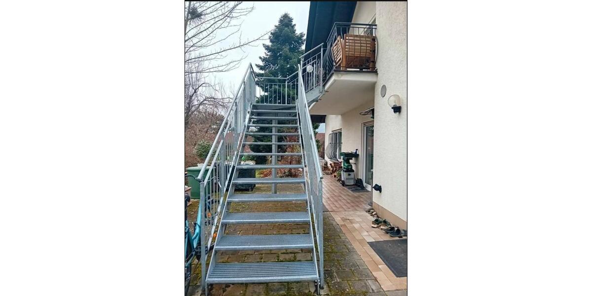 Dachgeschoßwohnung Singen (Hohentwiel) - 2.5 Zimmer, 105 m&sup2;, 900&euro; | Angebot:24705977