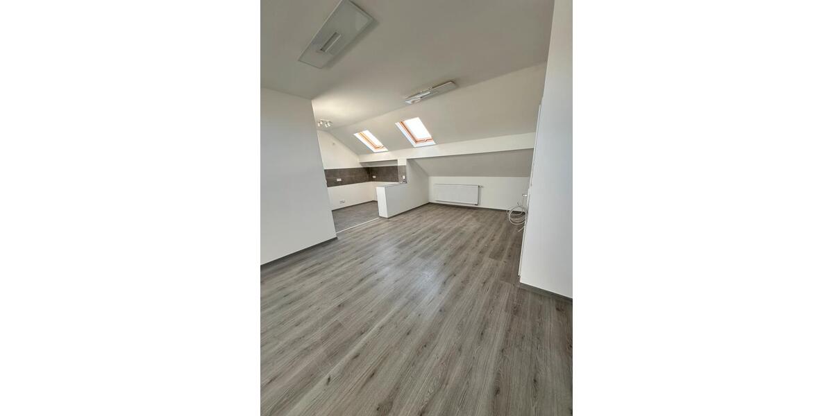 Dachgeschoßwohnung Saarbrücken Dudweiler - 2 Zimmer, 70 m&sup2;, 650&euro; | Angebot:25977452