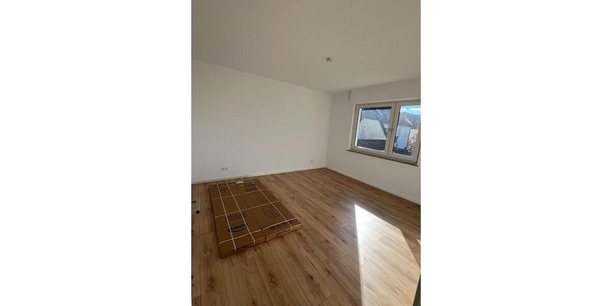 Kernsanierte 3 Zimmer-Wohnung mit Balkon in zentraler Lage 3 zimmer