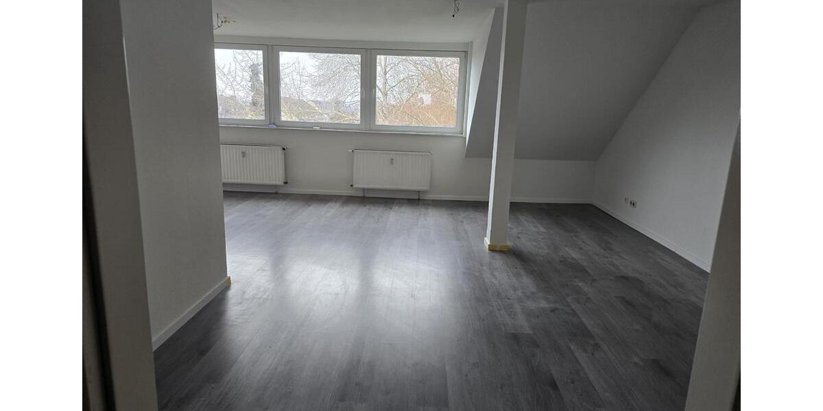 Dachgeschoßwohnung Oberhausen - 2 Zimmer, 55 m&sup2;, 412&euro; | Angebot:24859107