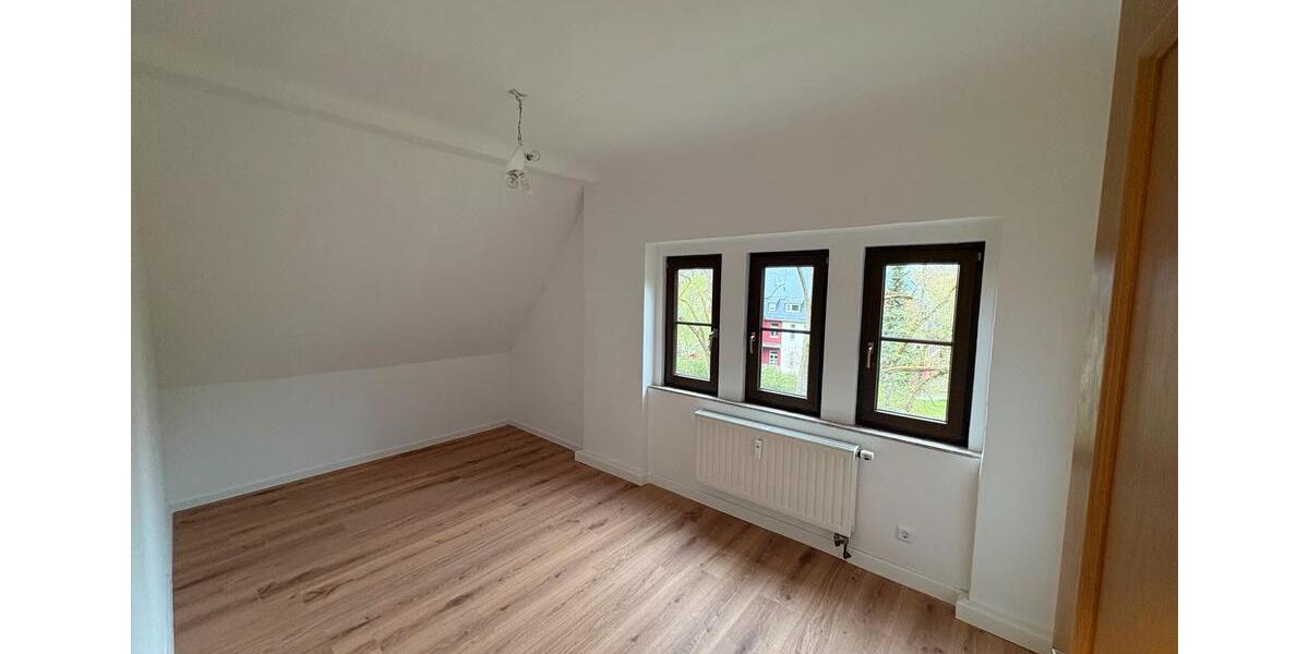 Dachgeschoßwohnung Bad Blankenburg - 3 Zimmer, 92 m&sup2;, 720&euro; | Angebot:26227096