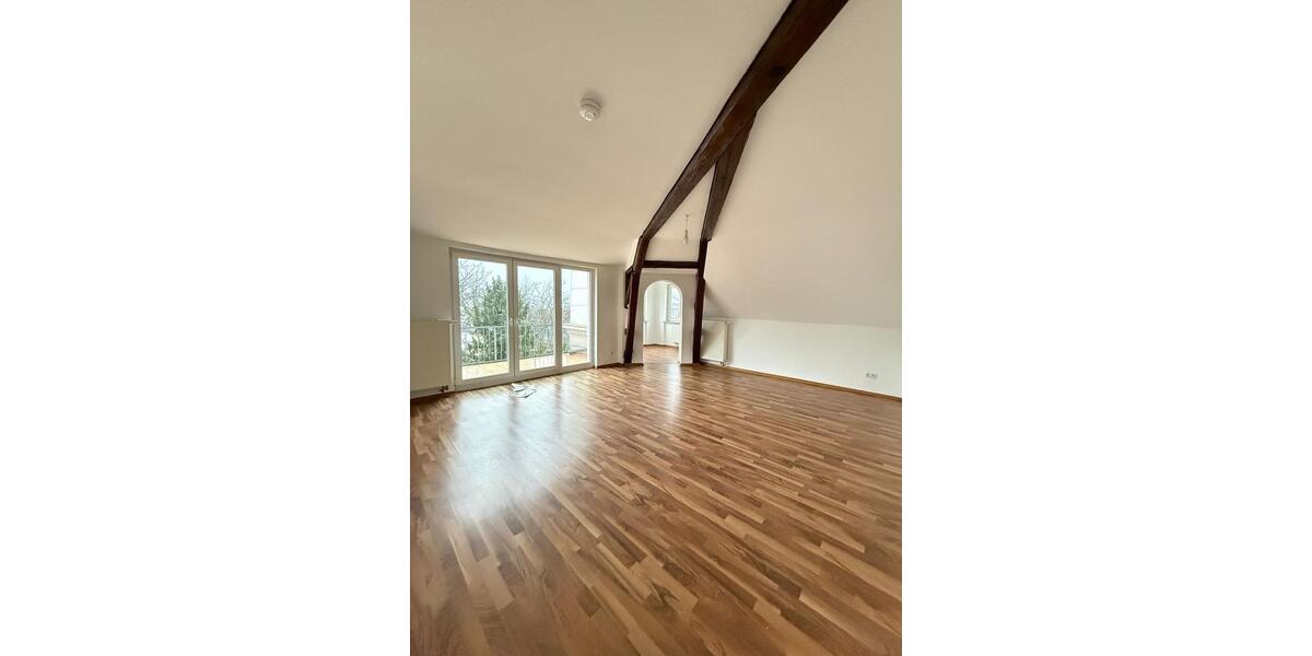 Dachgeschoßwohnung Wiesbaden Klarenthal - 3 Zimmer, 82 m&sup2;, 1.270&euro; | Angebot:25873637