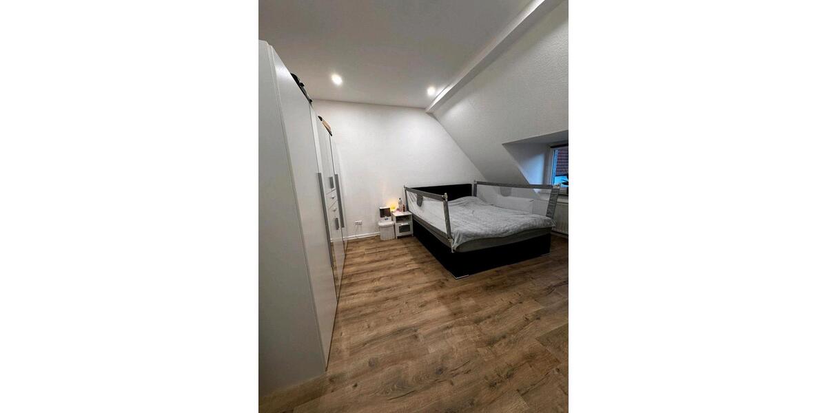 Eingerichtet 3-Zimmer-Wohnung mit 74 qm in einem 3-Familienhaus ; 3 zimmer