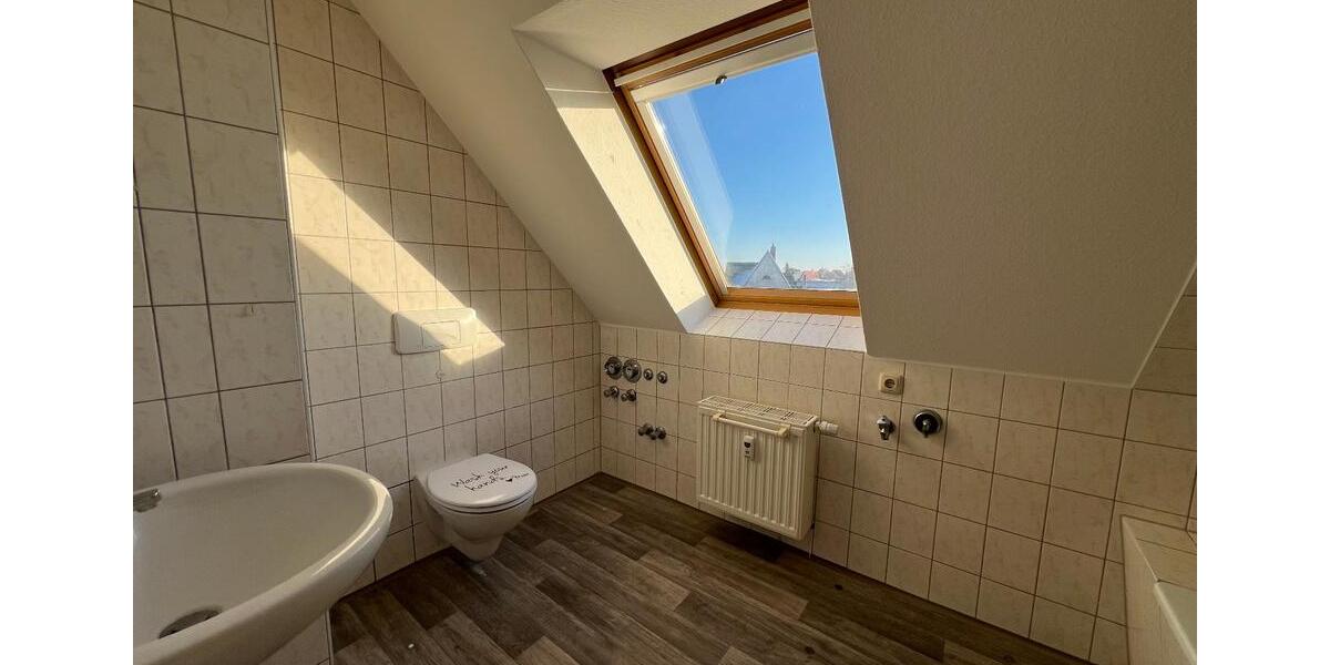 Dachgeschoßwohnung Riesa - 3 Zimmer, 95 m&sup2;, 665&euro; | Angebot:23021009