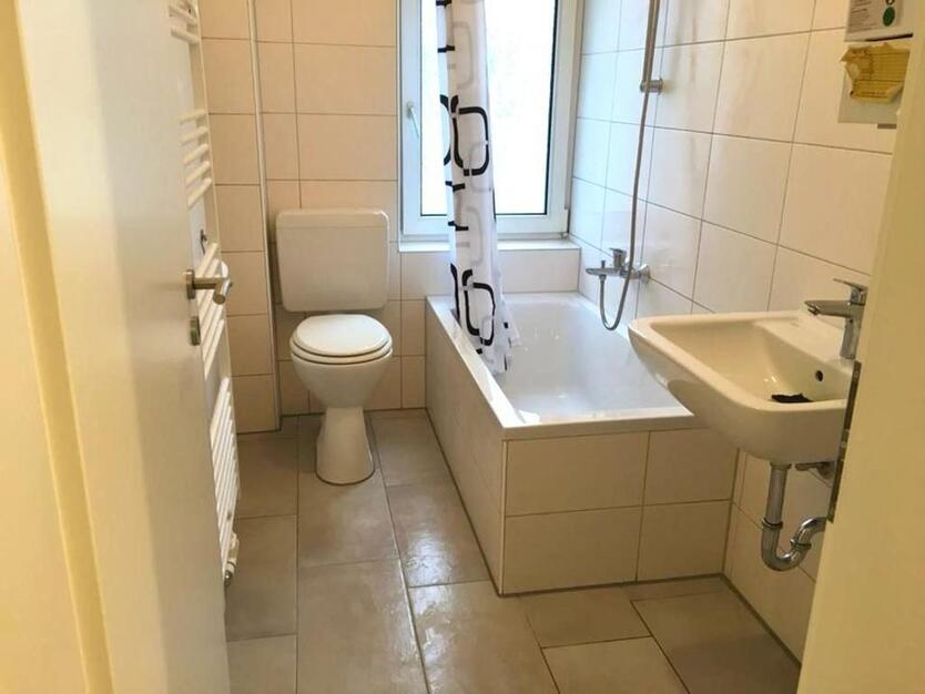 Helle, modernisierte 2- Zimmerwohnung mit Balkon, provisionsfrei