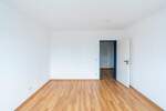 Geräumige 3-Zimmer-Whg. unweit des WorldTradeCenters. Neubau mit Aufzug an der Freiberger Straße. 3 zimmer