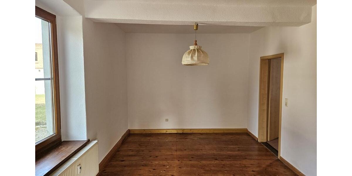 Erdgeschoßwohnung Naumburg (Saale) - 4 Zimmer, 105 m&sup2;, 578&euro; | Angebot:26638328