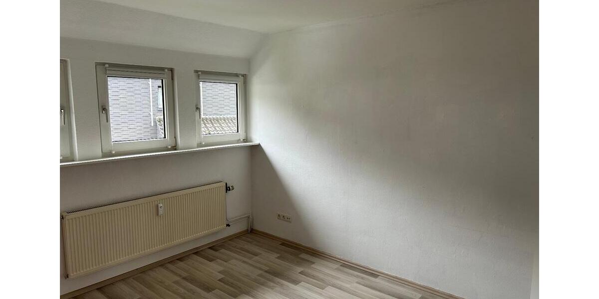 Dachgeschoßwohnung Siegen - 3 Zimmer, 64 m&sup2;, 680&euro; | Angebot:24886251