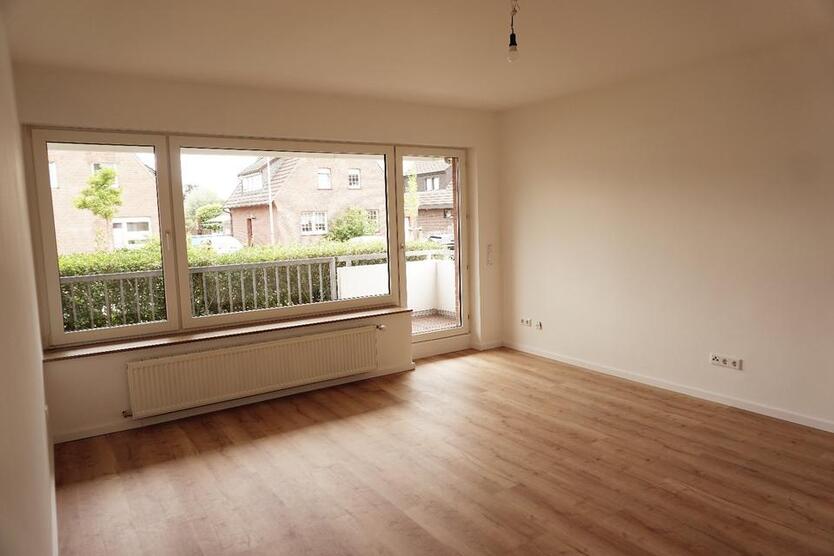 Erstbezug nach Renovierung: 2-Zimmer EG mit Balkon & Einbauküche