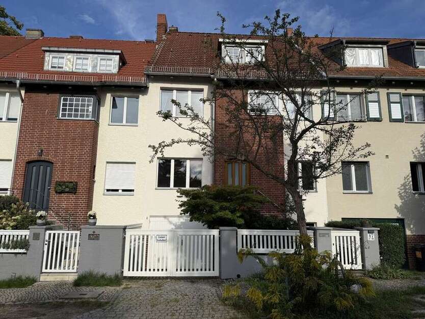 Haus zum Mieten in Berlin-Zehlendorf 4.490 € 190 m²