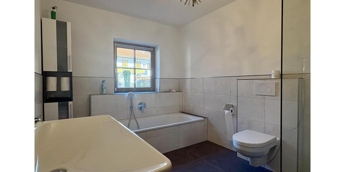 Doppelhaushälfte Bad Tölz - 4 Zimmer, 150 m&sup2;, 2.100&euro; | Angebot:25362103