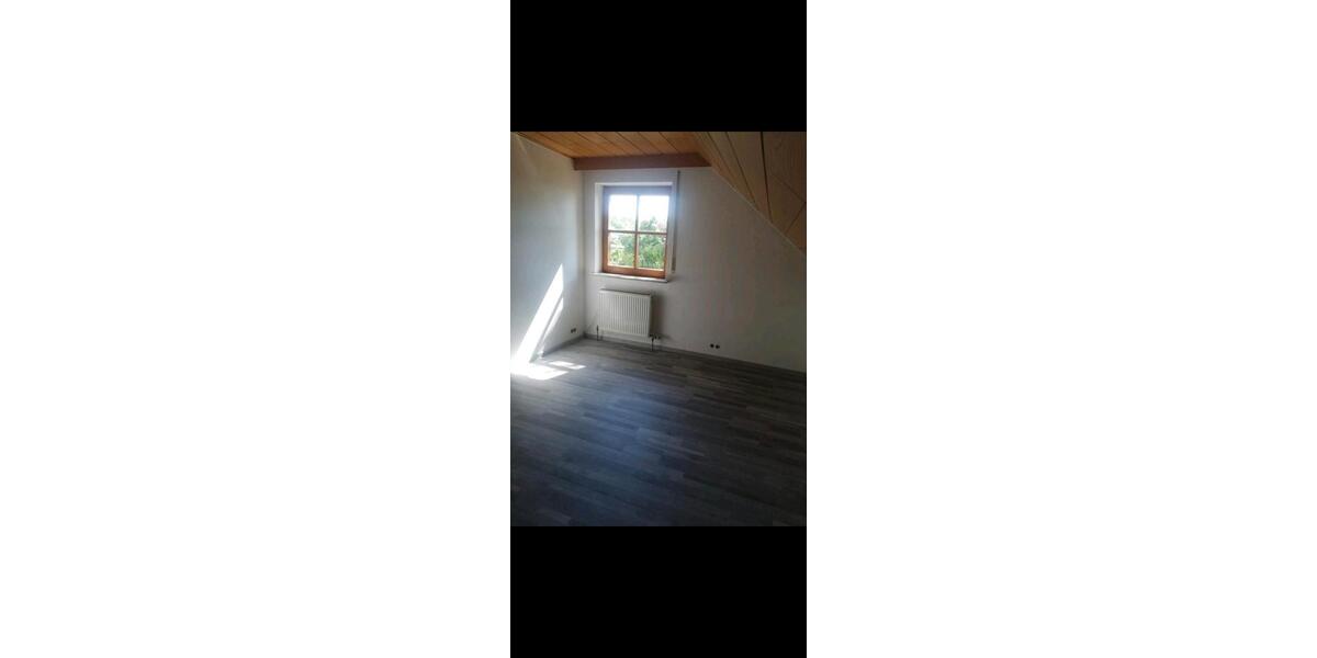 Dachgeschoßwohnung Adelsdorf - 4 Zimmer, 105 m&sup2;, 1.300&euro; | Angebot:26534452