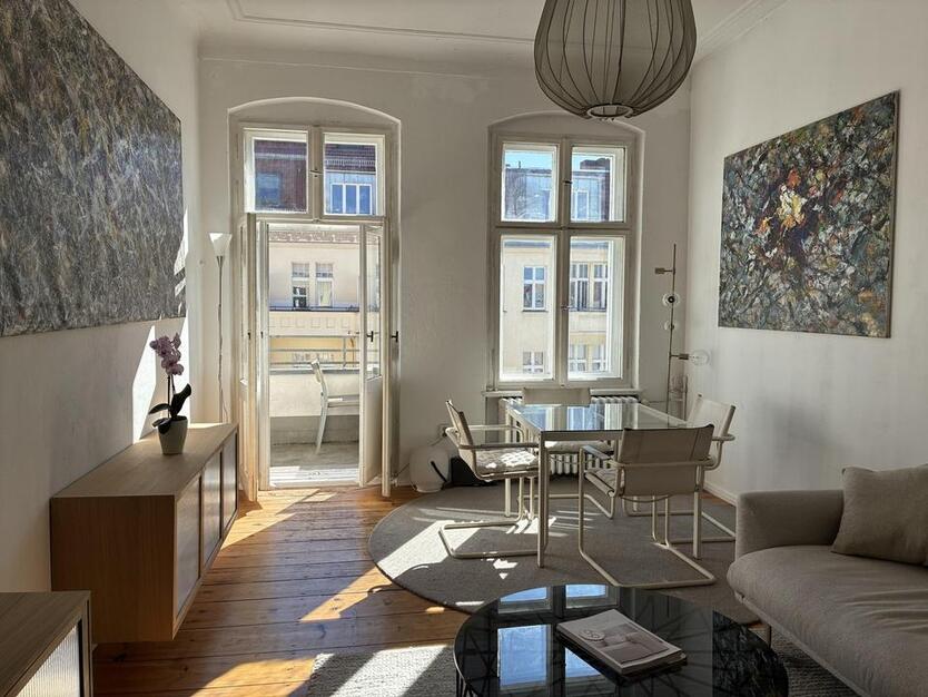 Exklusiv möblierte 2-Zimmer-Altbauwohnung mit Süd-BalkoN zimmer