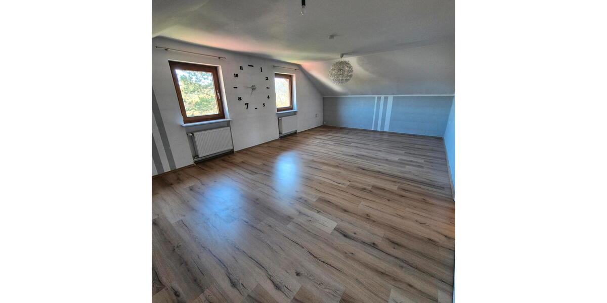 Dachgeschoßwohnung Marktrodach - 2.5 Zimmer, 85 m&sup2;, 580&euro; | Angebot:26454268
