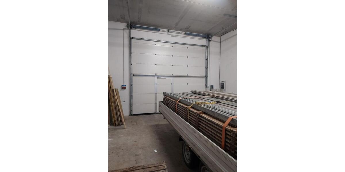 Gewerbehalle und Büro zimmer