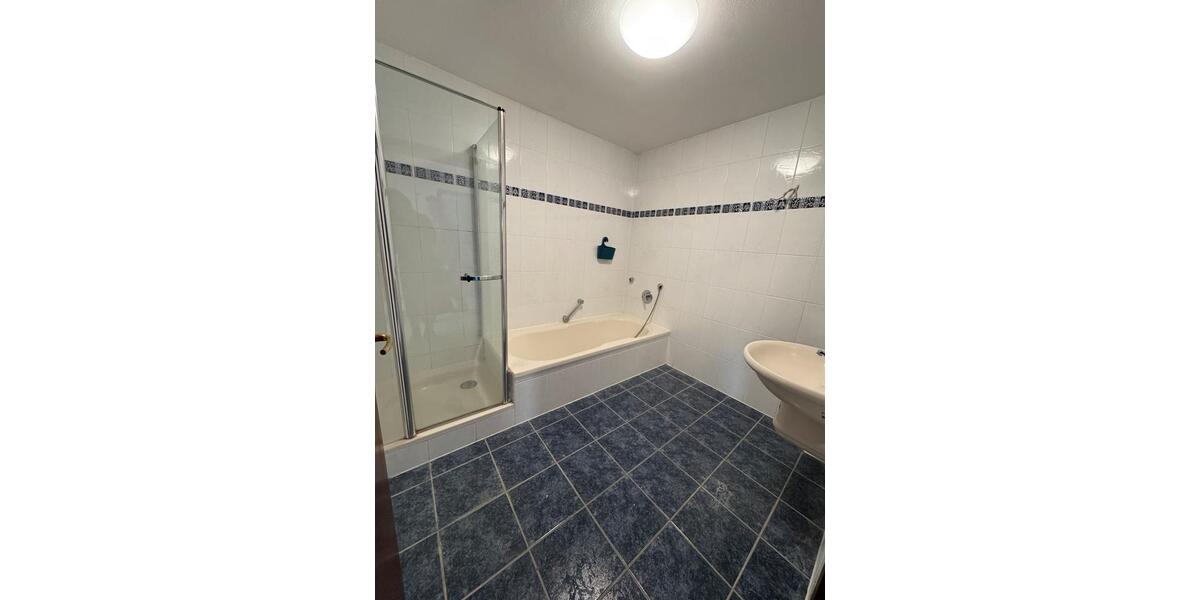 Erdgeschoßwohnung Regensburg Galgenberg - 3 Zimmer, 115 m&sup2;, 1.400&euro; | Angebot:25807311