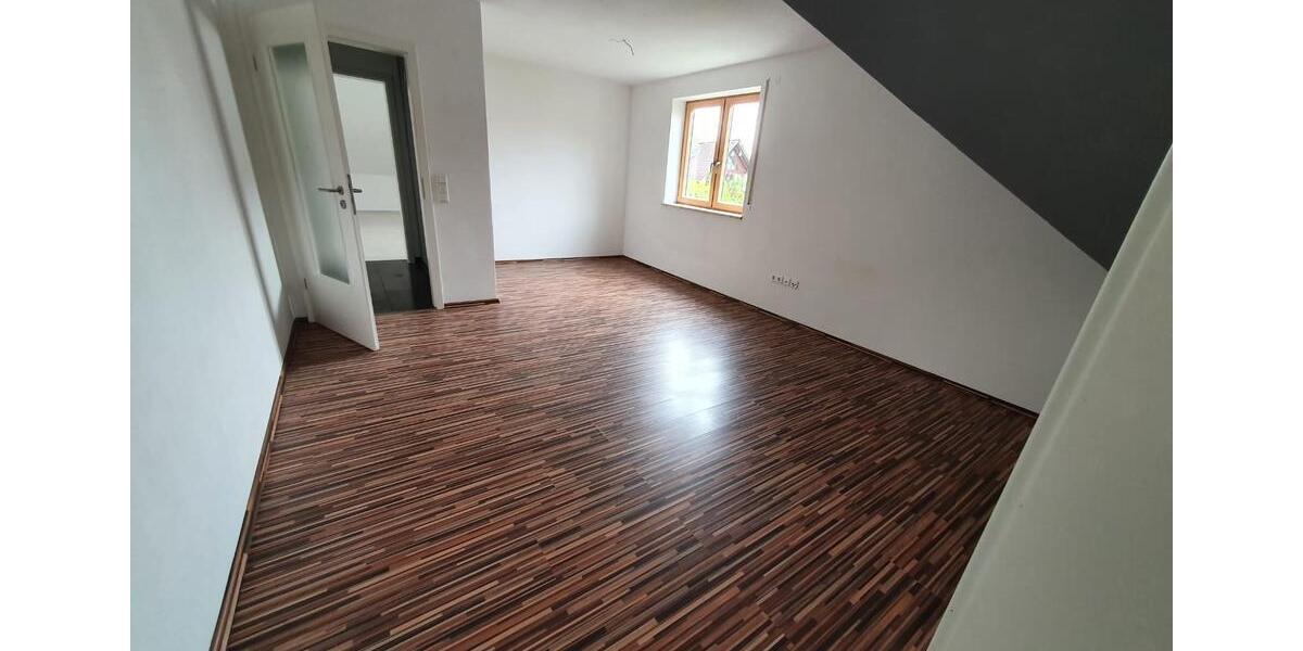 Dachgeschoßwohnung Hilpoltstein - 4 Zimmer, 170 m&sup2;, 1.200&euro; | Angebot:26425712