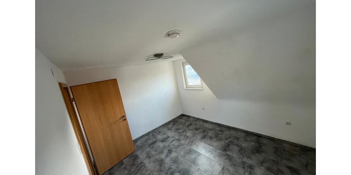 Dachgeschoßwohnung Vaihingen an der Enz - 2.5 Zimmer, 60 m&sup2;, 700&euro; | Angebot:24751556