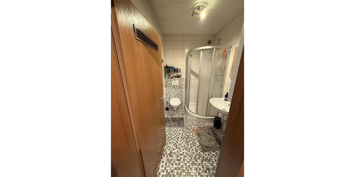 Dachgeschoßwohnung Bergisch Gladbach - 2 Zimmer, 80 m&sup2;, 1.230&euro; | Angebot:26535391