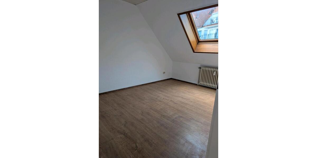 Dachgeschoßwohnung Springe - 3 Zimmer, 60 m&sup2;, 500&euro; | Angebot:25929332