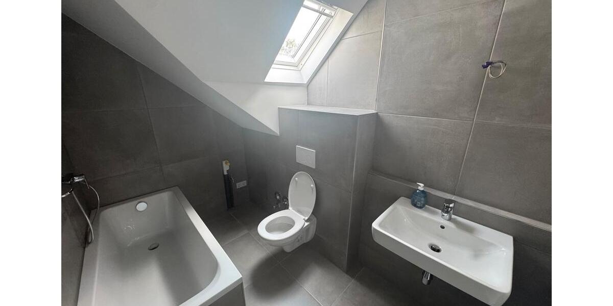 Dachgeschoßwohnung Kreuztal - 5.5 Zimmer, 75 m&sup2;, 700&euro; | Angebot:25721902