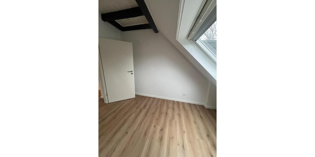 Dachgeschoßwohnung Mönchengladbach Süd - 2 Zimmer, 40 m&sup2;, 600&euro; | Angebot:26322219