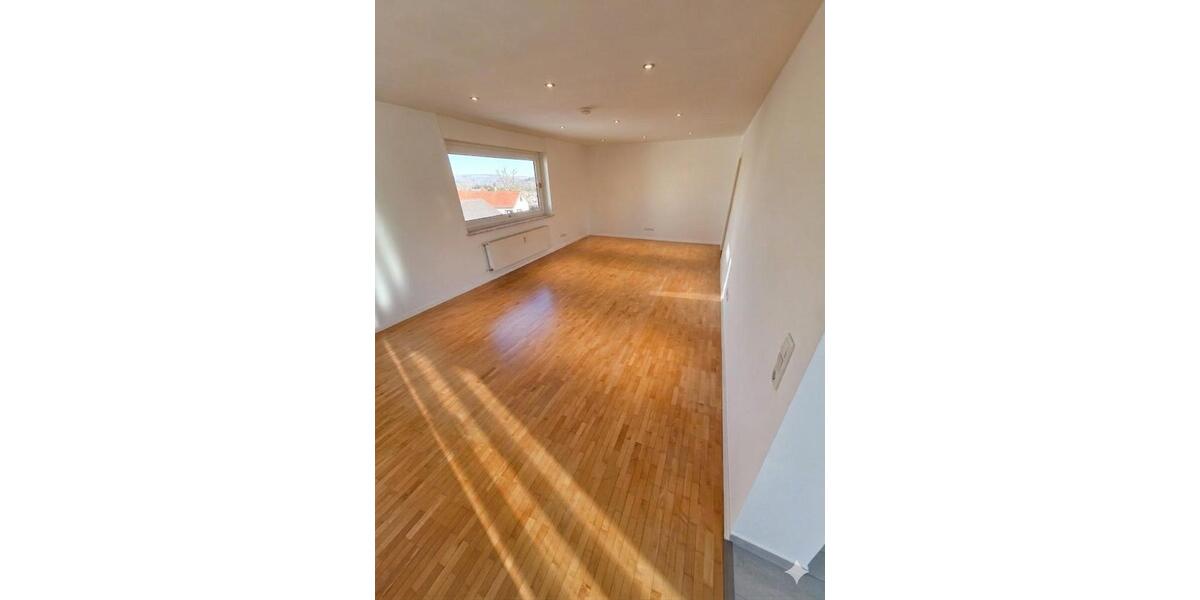 Etagenwohnung Taunusstein - 4 Zimmer, 130 m&sup2;, 1.300&euro; | Angebot:26121907