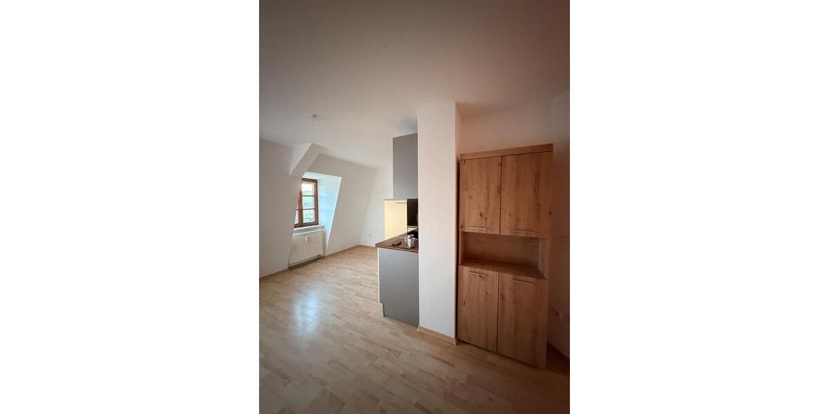 Dachgeschoßwohnung Zschopau - 1 Zimmer, 27 m&sup2;, 320&euro; | Angebot:24944108
