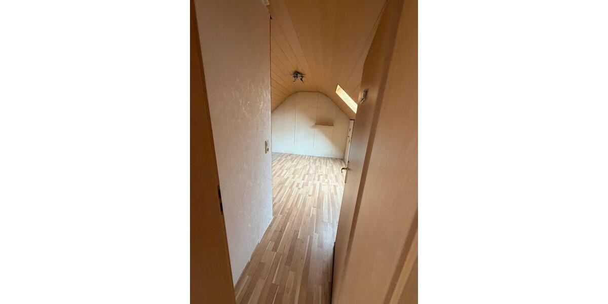 Dachgeschoßwohnung Rastatt - 4 Zimmer, 140 m&sup2;, 1.550&euro; | Angebot:26535960
