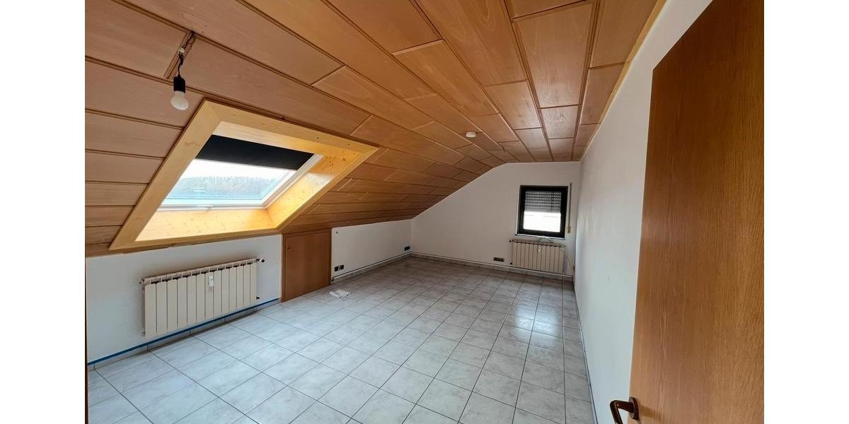 Dachgeschoßwohnung Erlenbach bei Marktheidenfeld - 3 Zimmer, 86 m&sup2;, 750&euro; | Angebot:25321405