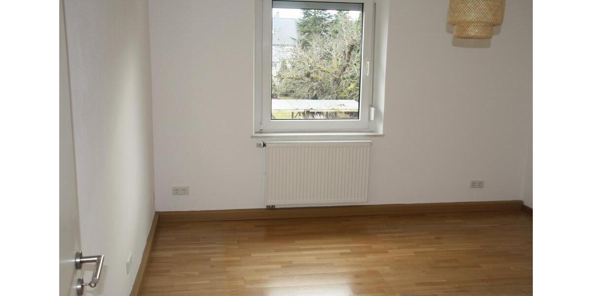 Etagenwohnung Neutraubling - 3.5 Zimmer, 85 m&sup2;, 1.150&euro; | Angebot:25148487