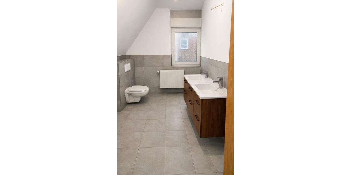 Etagenwohnung Gronau (Westfahlen) - 5 Zimmer, 1.300&euro; | Angebot:25893205