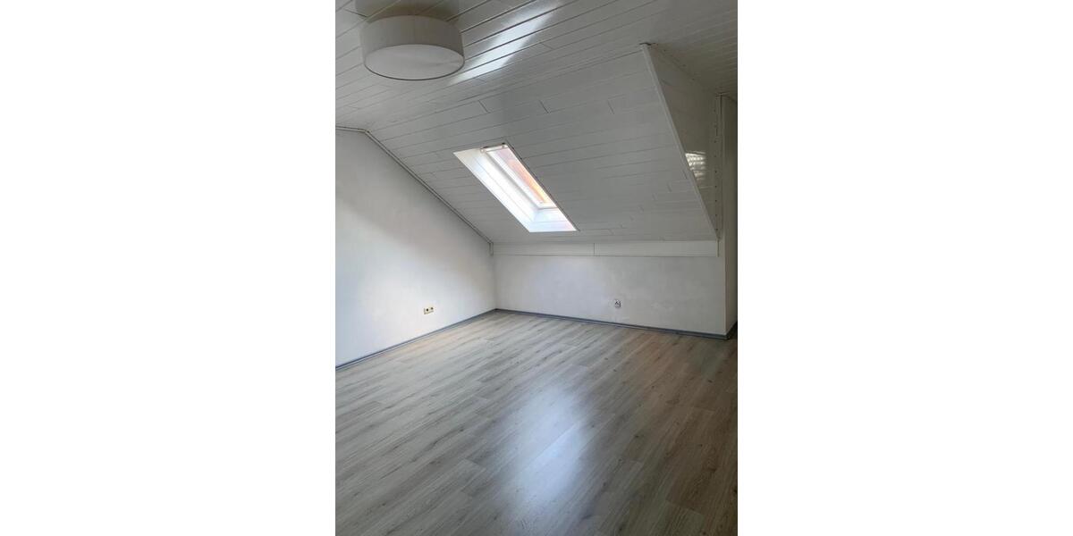 Etagenwohnung Döhlau - 4 Zimmer, 100 m&sup2;, 788&euro; | Angebot:26269088