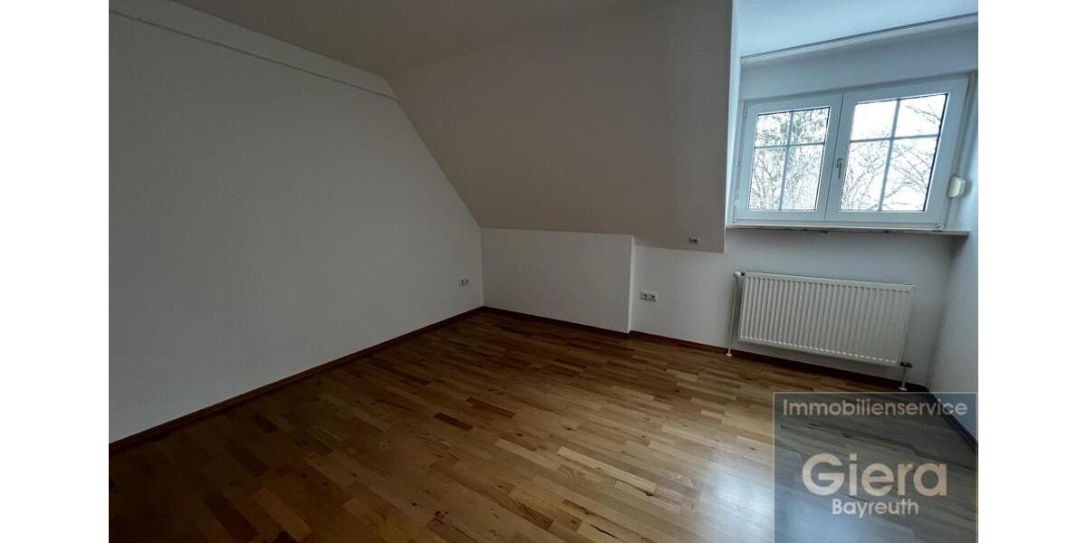 Etagenwohnung Neudrossenfeld - 3 Zimmer, 107 m&sup2;, 1.400&euro; | Angebot:25304925