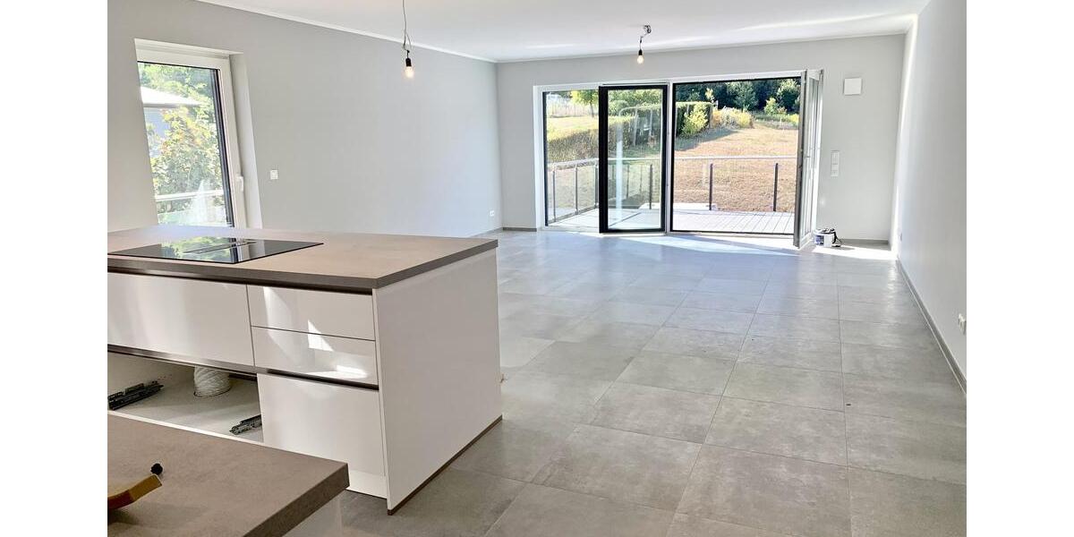 LEIDER SCHON VERMIETET - Hochwertige, moderne 3ZKB-Wohnung, Balkon, Einbauküche,Tiefgaragenstellplatz in Tawern, ideal für LUX-Pendler 3 zimmer