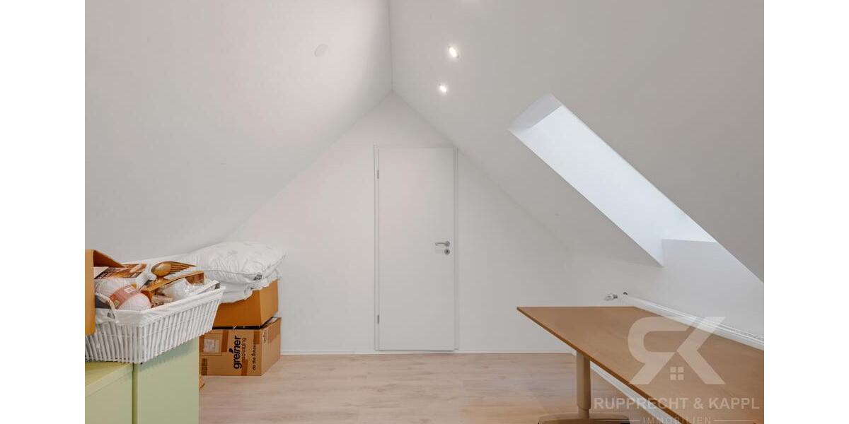 Dachgeschoßwohnung Kohlberg - 4.5 Zimmer, 130 m&sup2;, 1.000&euro; | Angebot:26492940