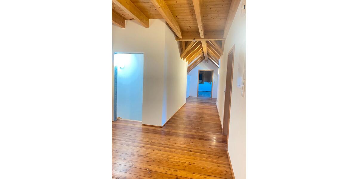 Dachgeschoßwohnung Kolitzheim - 4 Zimmer, 144 m&sup2;, 980&euro; | Angebot:26515791