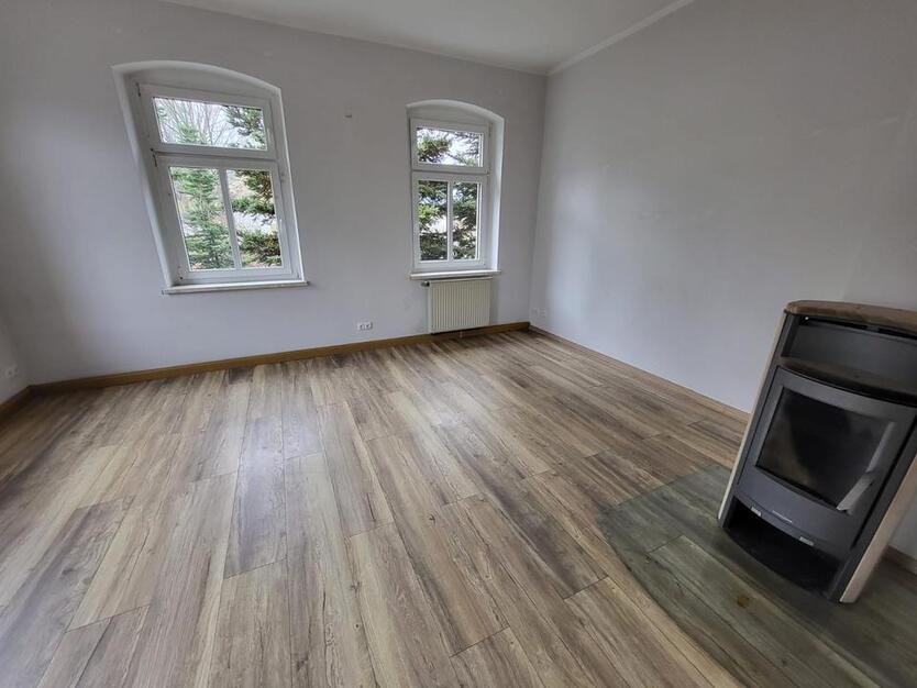 Frisch sanierte, große 5-Raum Wohnung in Cranzahl mit Kamin, Garage und Garten!