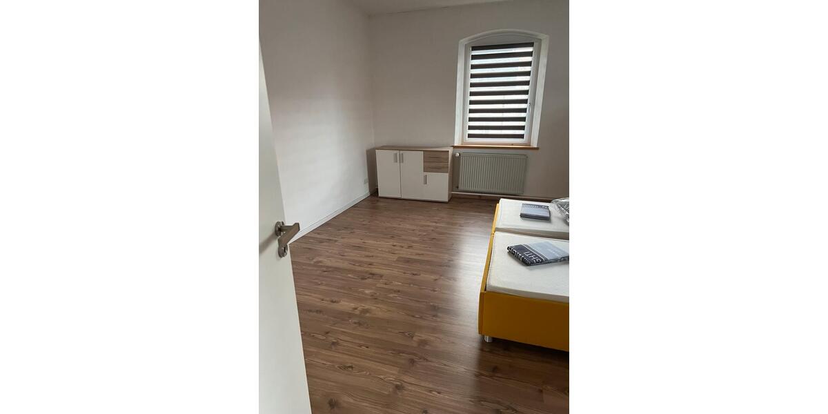 Hochparterre Arzberg - 2 Zimmer, 80 m&sup2;, 22&euro; | Angebot:26638649